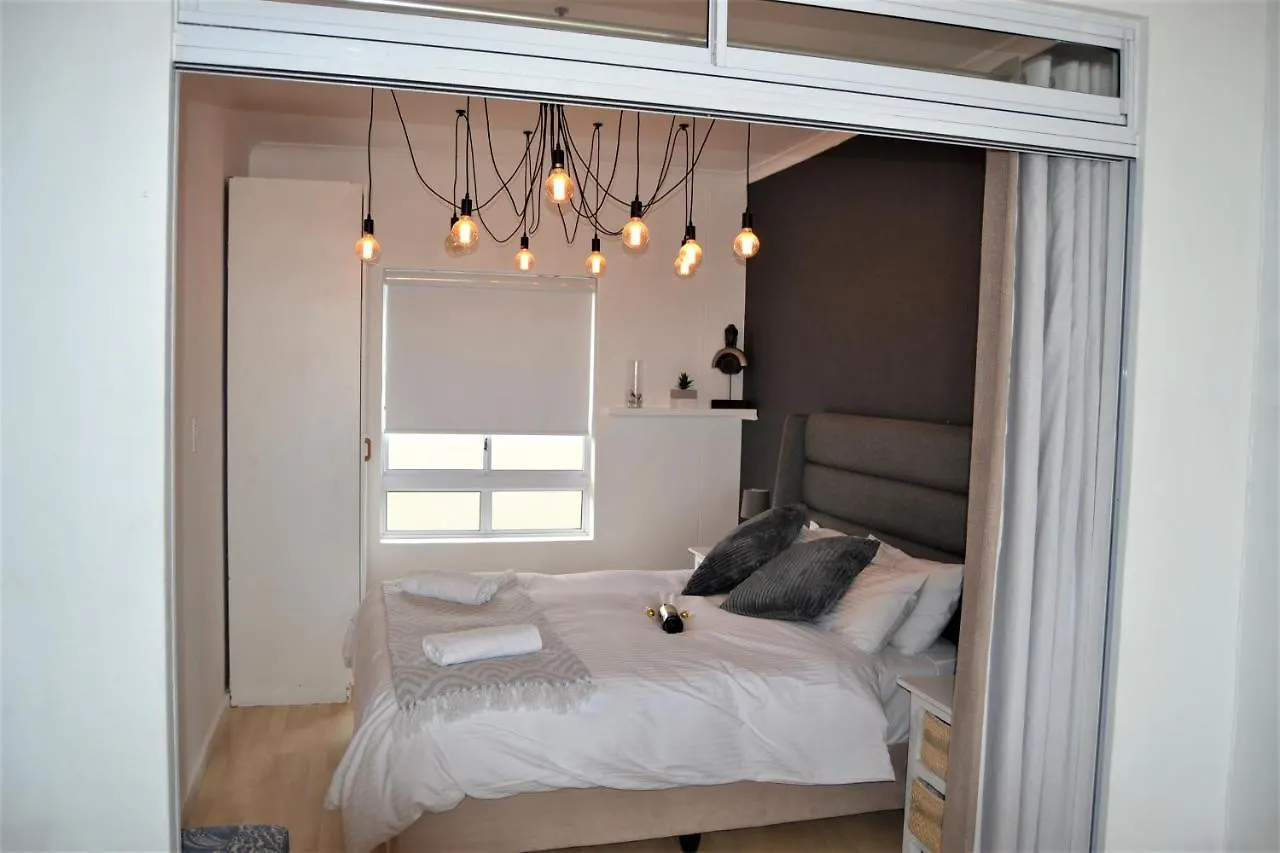 Daire Lagoon Beach Neptune Isle Cape Town