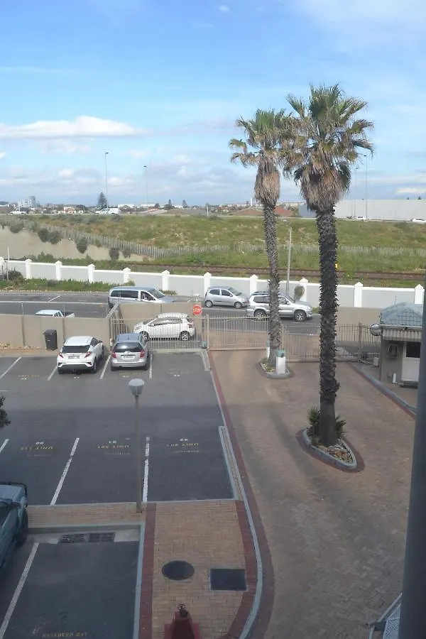 Daire Lagoon Beach Neptune Isle Cape Town